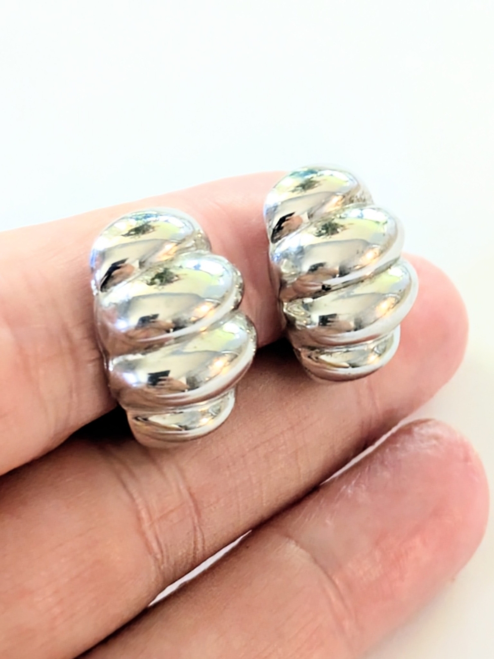 Beautiful Sterling Silver Ribbed Dome Puffy Clip On Earrings 7.37 Grams